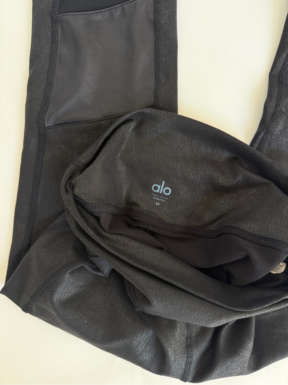 Alo Yoga Moto Legging sz M - Picture 4 of 8